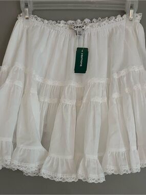 simons ruffled white skirt